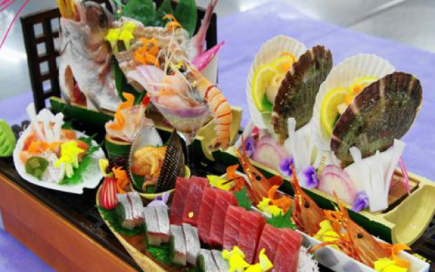 刺身(生魚片)拼盤
